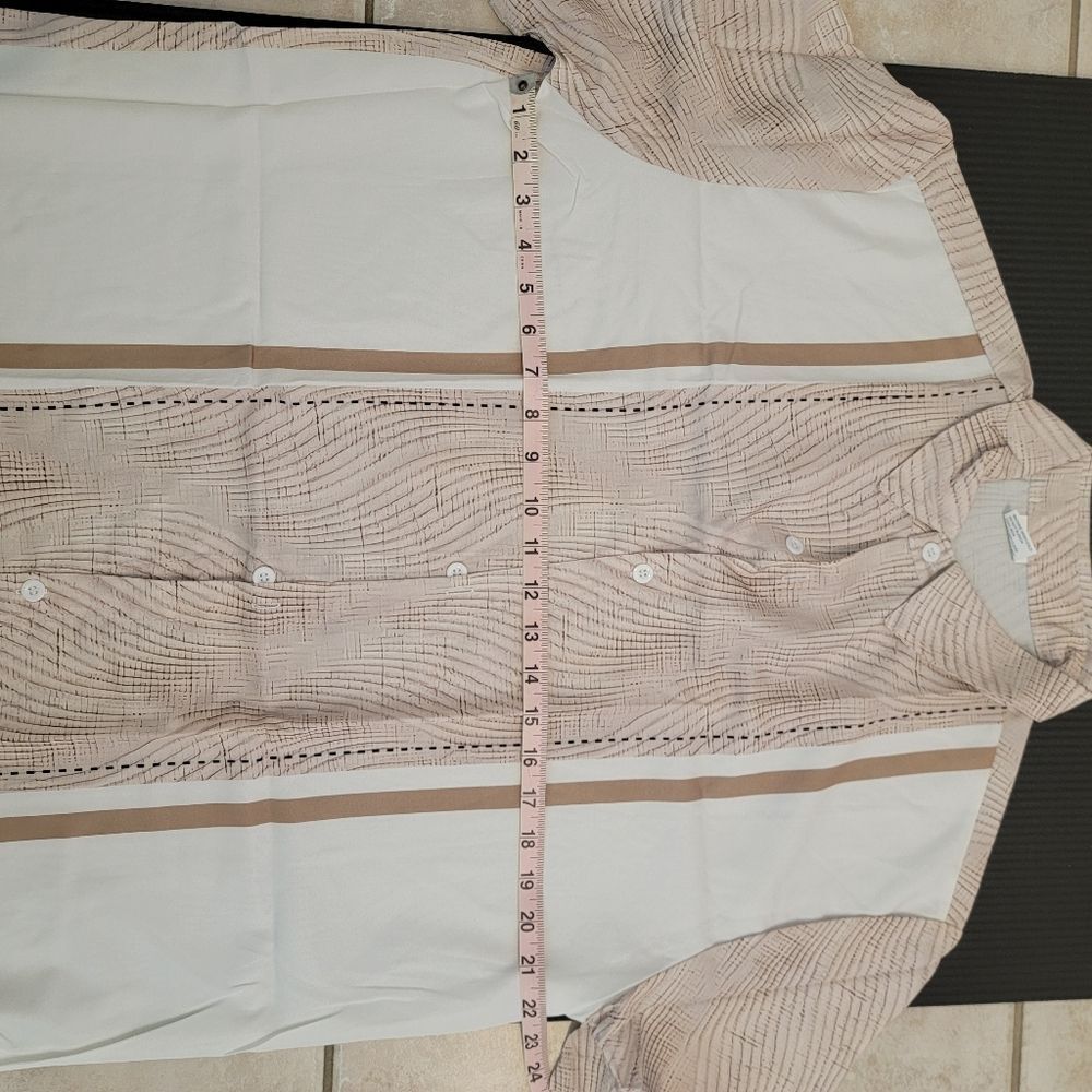 Men's Casual Beige and White Button Down Shirt - Picture 6 of 7
